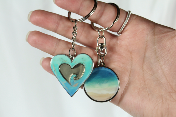 Printed waves metal keychain